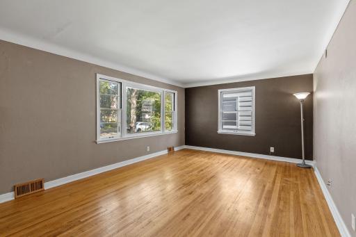 906 Sherwood Avenue, Saint Paul, MN 55106