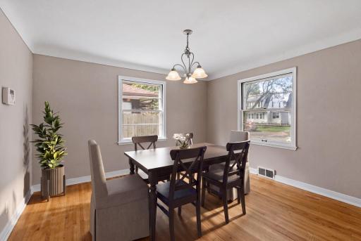 906 Sherwood Avenue, Saint Paul, MN 55106
