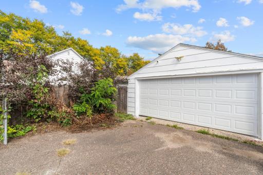 906 Sherwood Avenue, Saint Paul, MN 55106