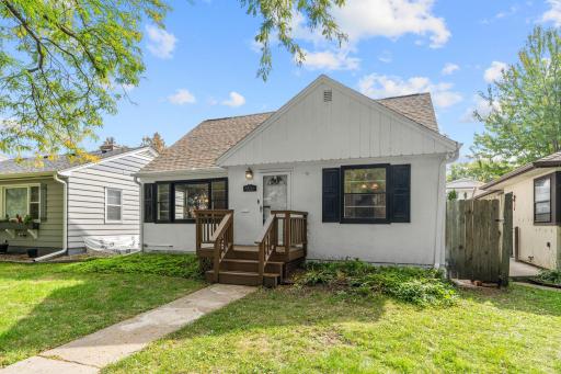 906 Sherwood Avenue, Saint Paul, MN 55106