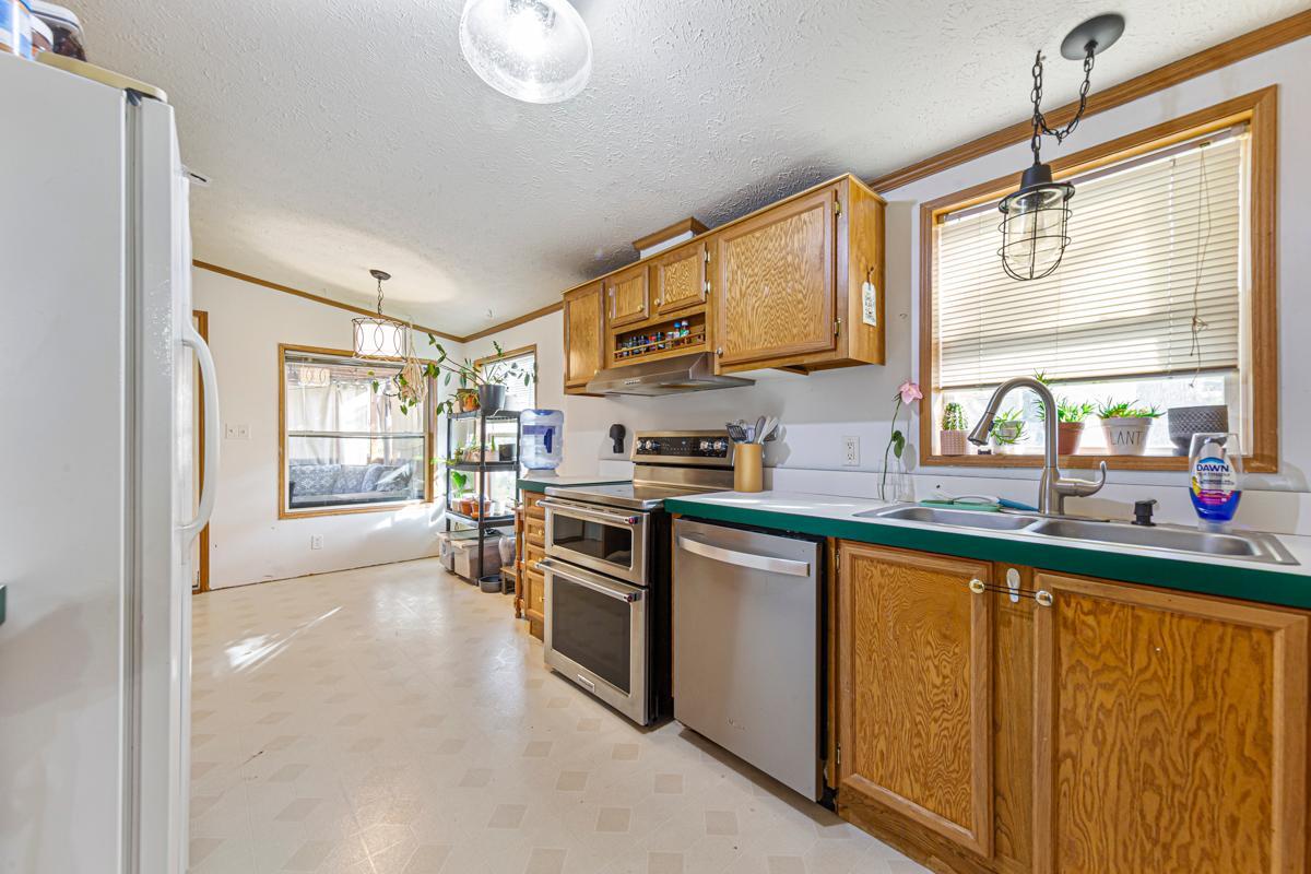 15 Kitchen.jpg