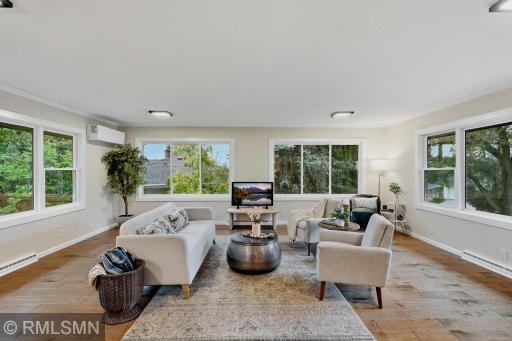 Huge sun room for your relaxation and entertainment!