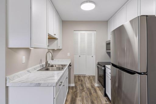 2800 Hillsboro Avenue N, 307, New Hope, MN 55427