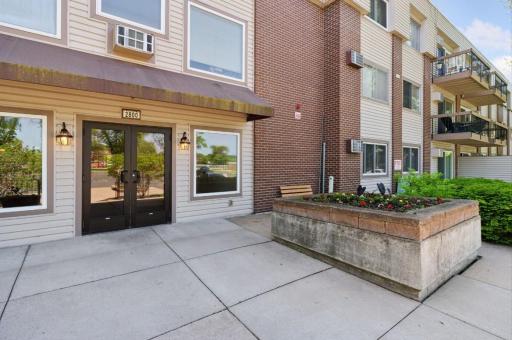 Front entryway for common use - unit has own stairway immediately below.jpg