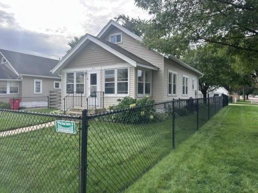 911 3rd Avenue NW, Austin, MN 55912