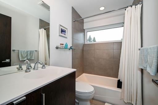 111 11th Avenue N, Hopkins, MN 55343