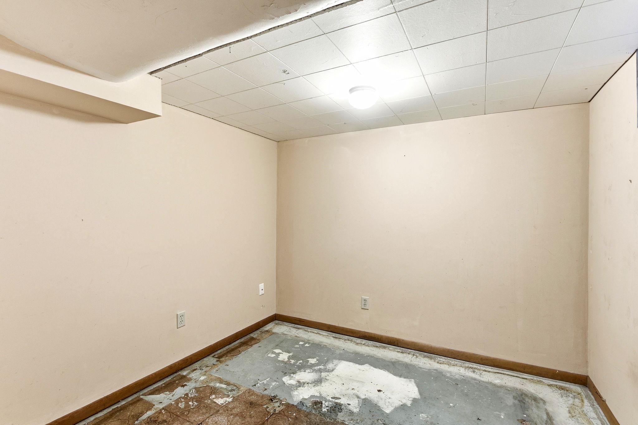 24-web-or-mls-8931-61st-Ave-N-24.jpg