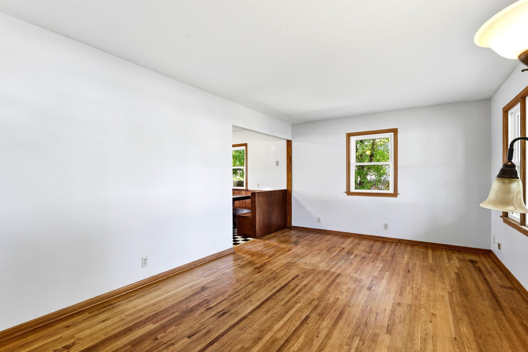 6-web-or-mls-8931-61st-Ave-N-06.jpg