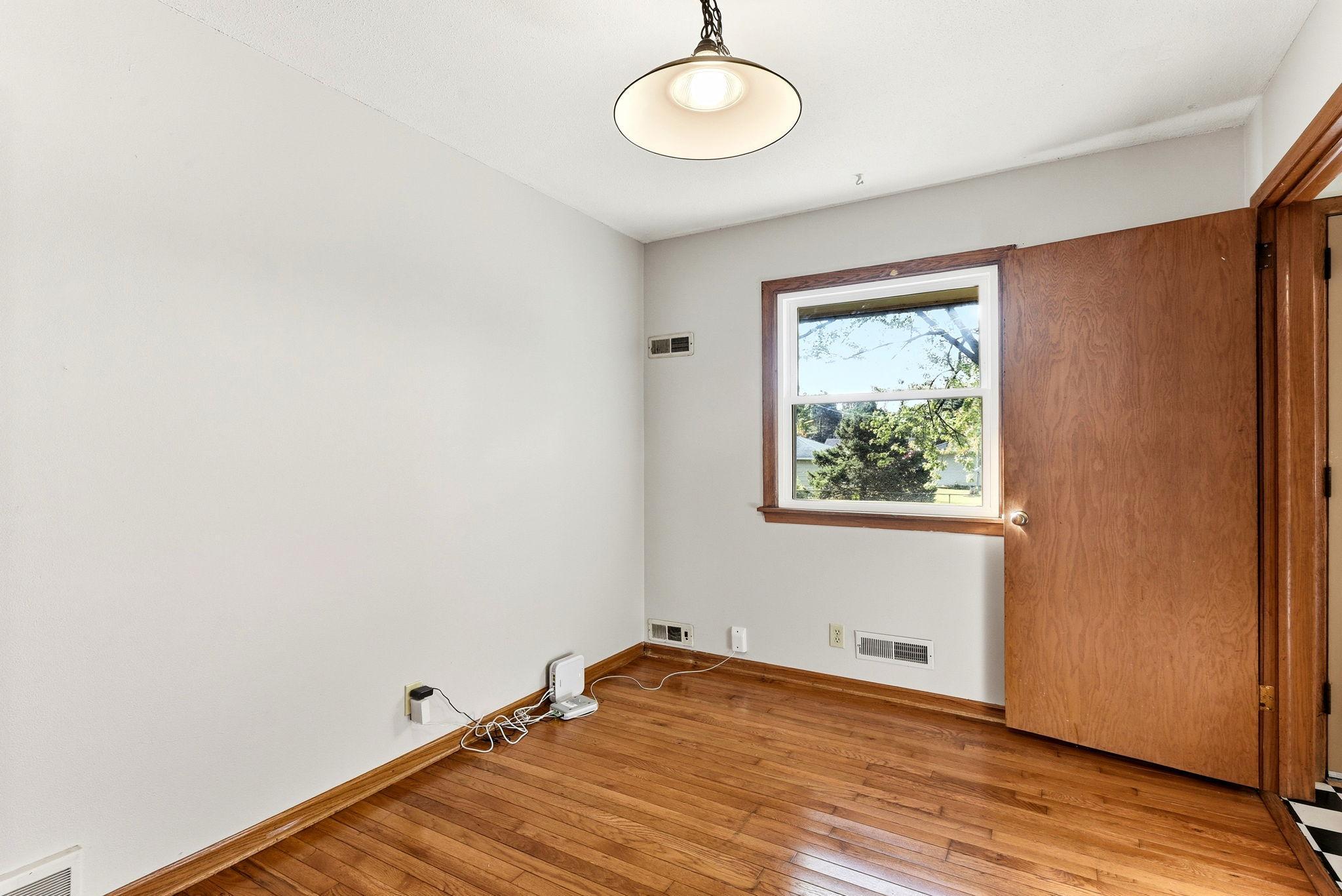 19-web-or-mls-8931-61st-Ave-N-19.jpg