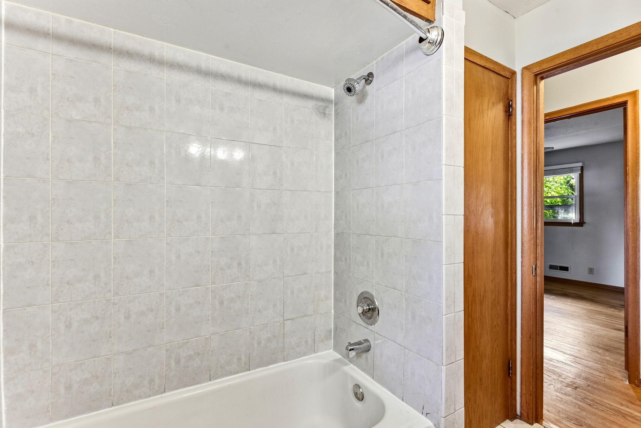 21-web-or-mls-8931-61st-Ave-N-21.jpg