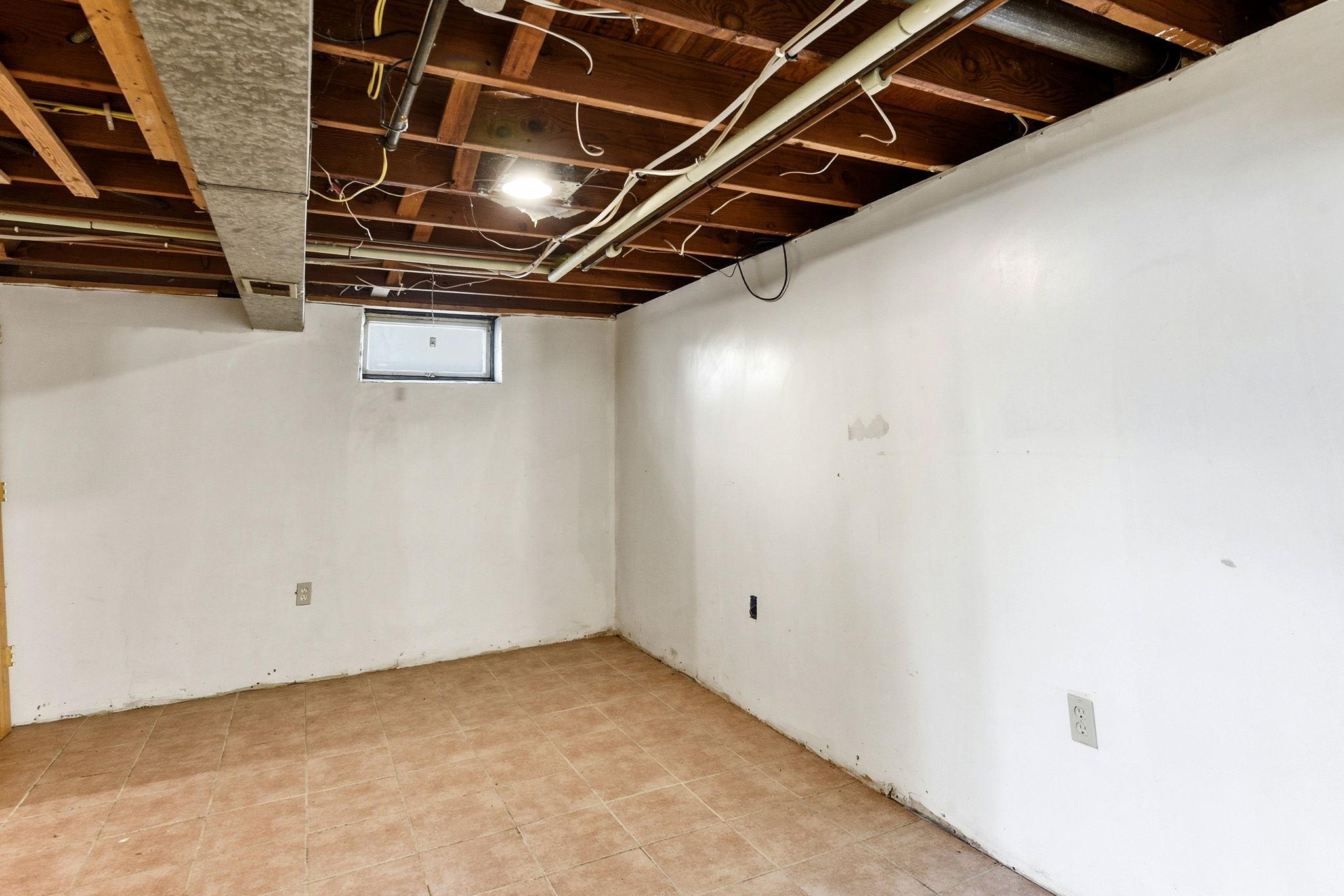 26-web-or-mls-8931-61st-Ave-N-26.jpg