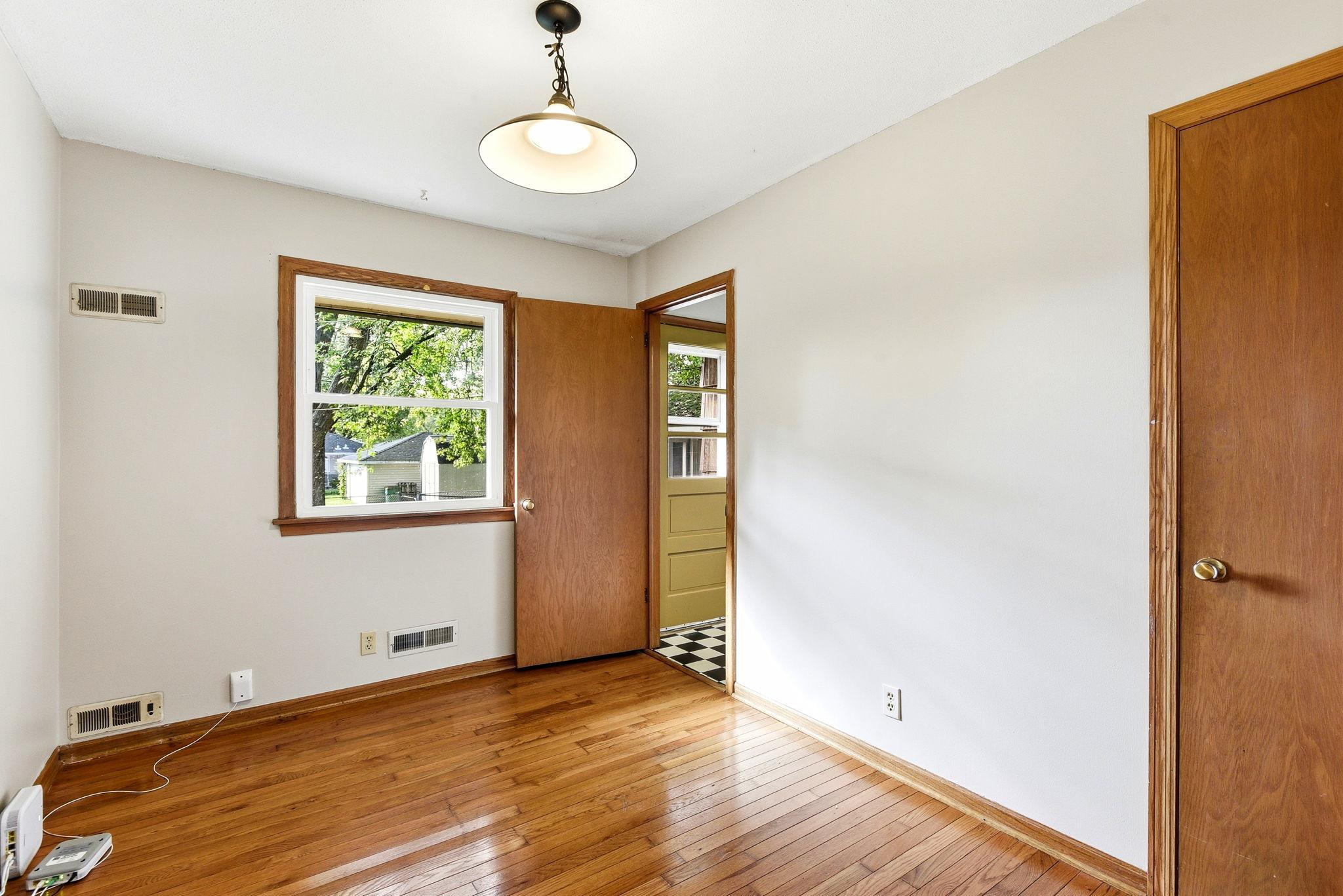 17-web-or-mls-8931-61st-Ave-N-17.jpg