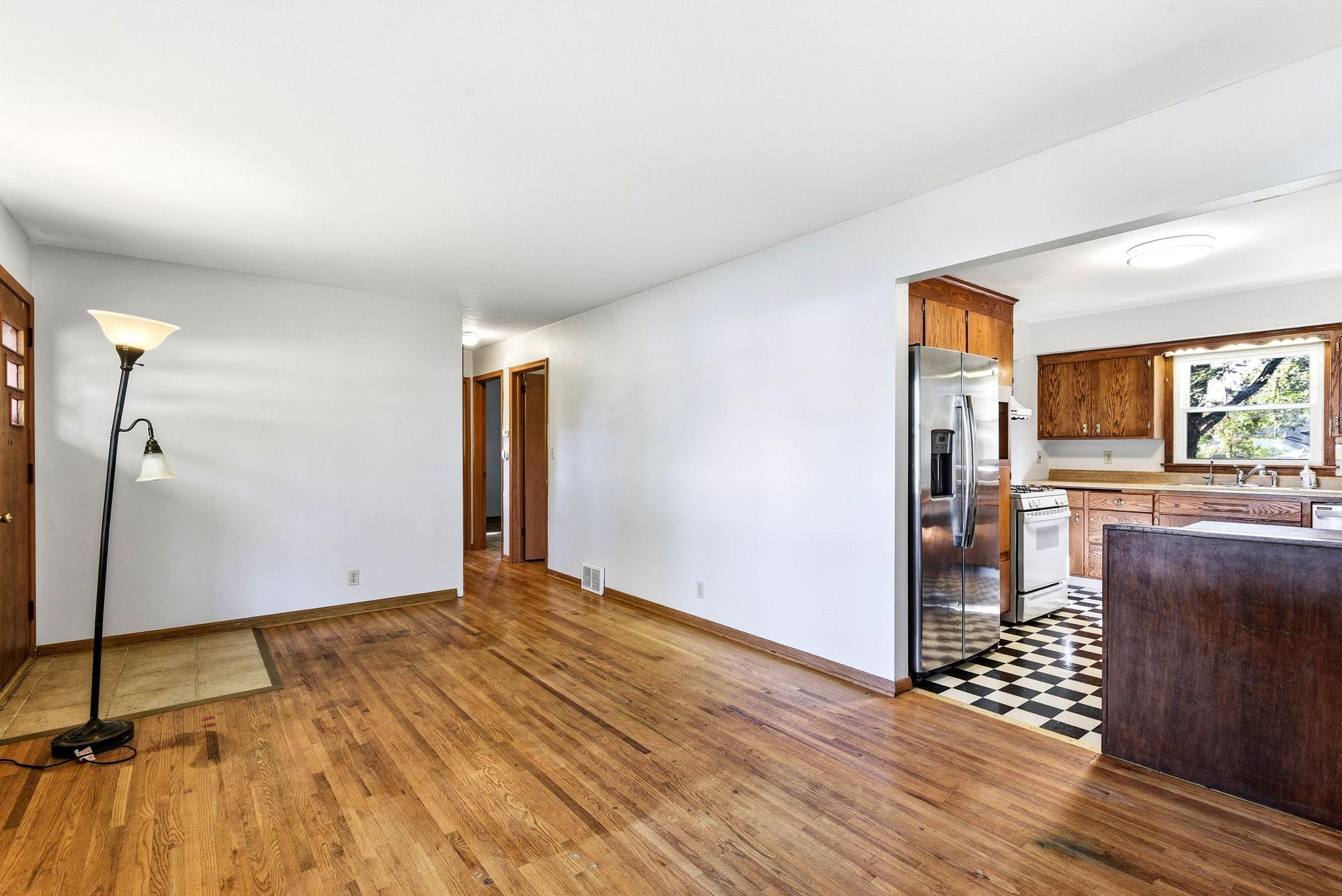 7-web-or-mls-8931-61st-Ave-N-07.jpg