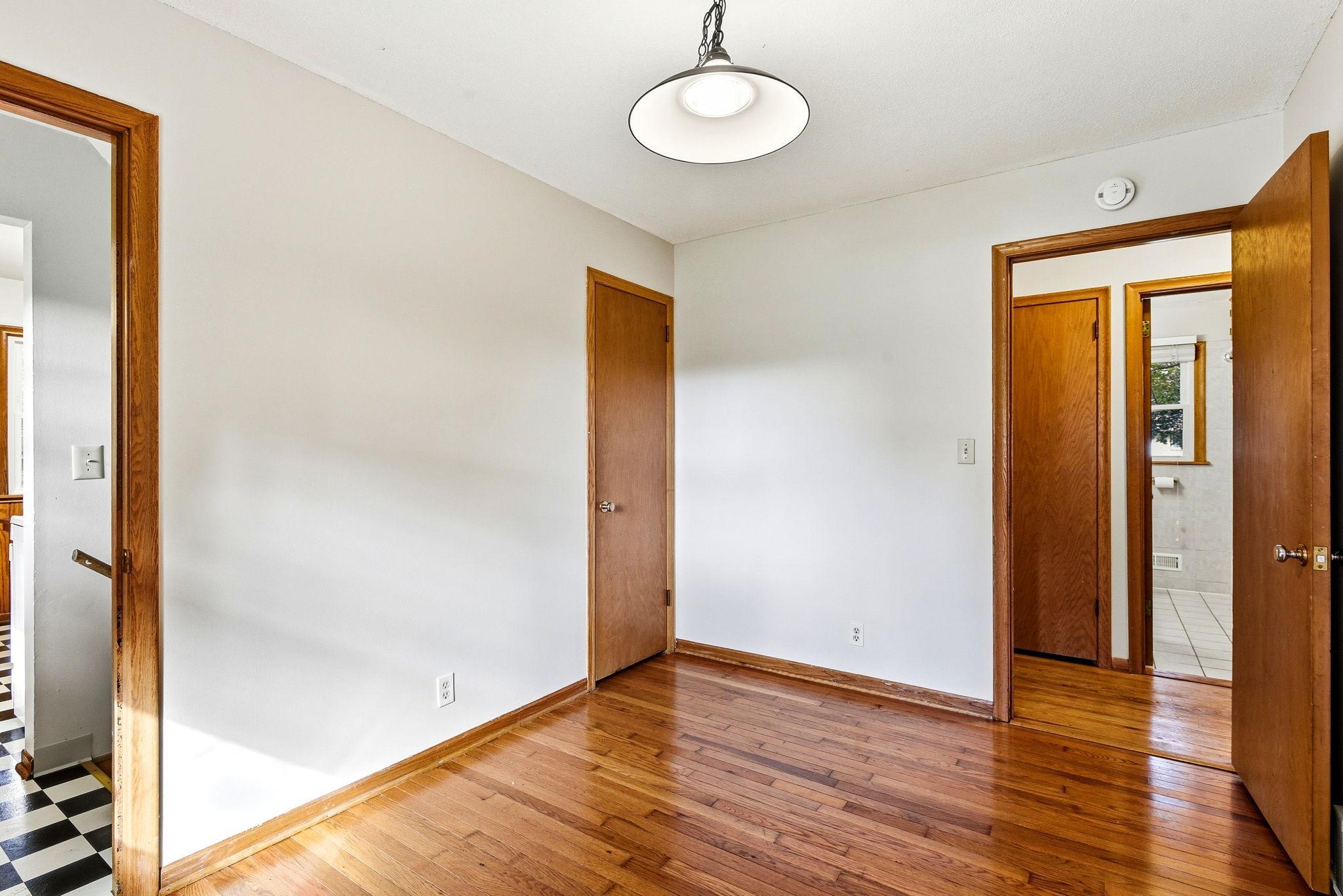 18-web-or-mls-8931-61st-Ave-N-18.jpg