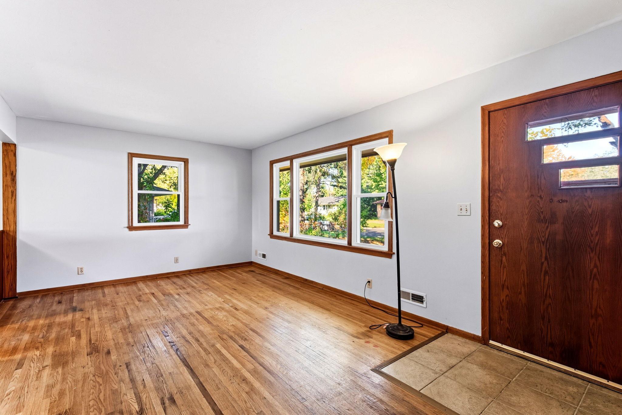 5-web-or-mls-8931-61st-Ave-N-05.jpg