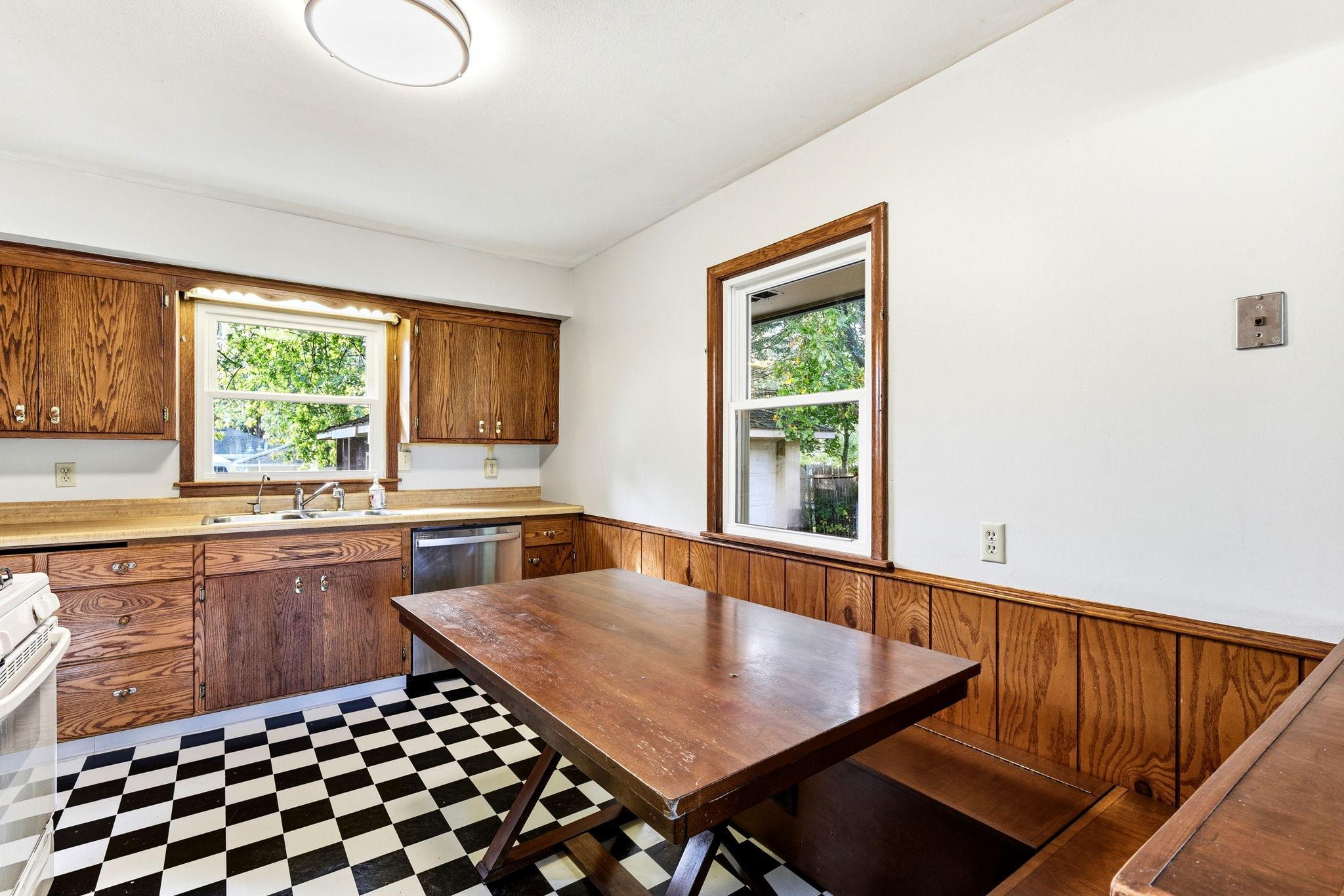 10-web-or-mls-8931-61st-Ave-N-10.jpg