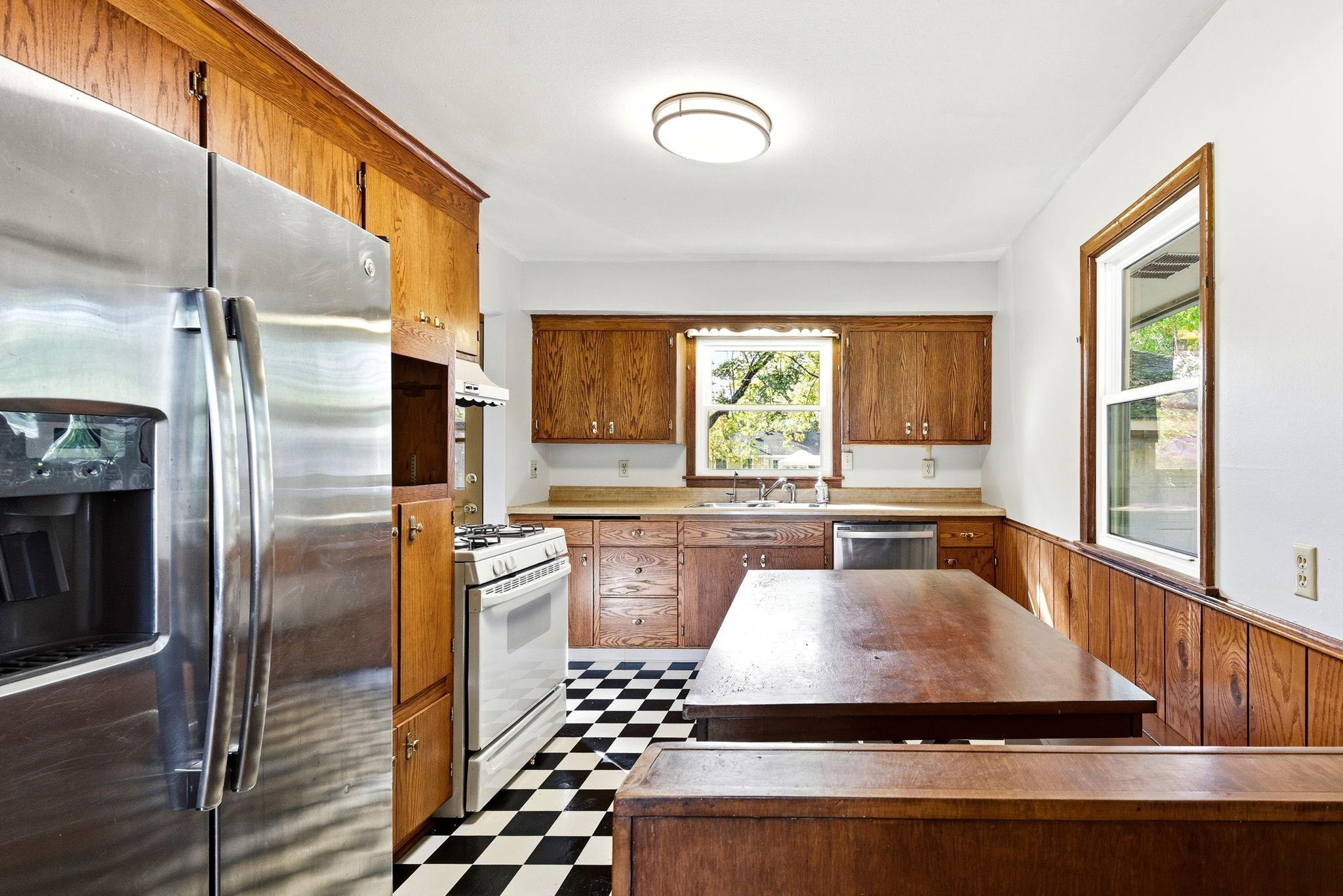 9-web-or-mls-8931-61st-Ave-N-09.jpg