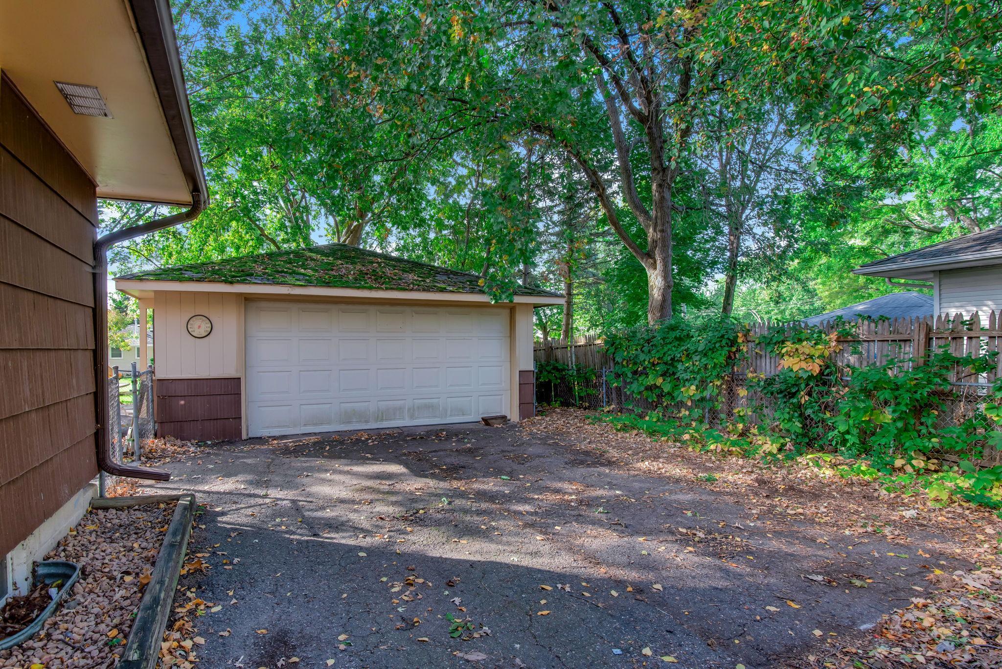 4-web-or-mls-8931-61st-Ave-N-04.jpg
