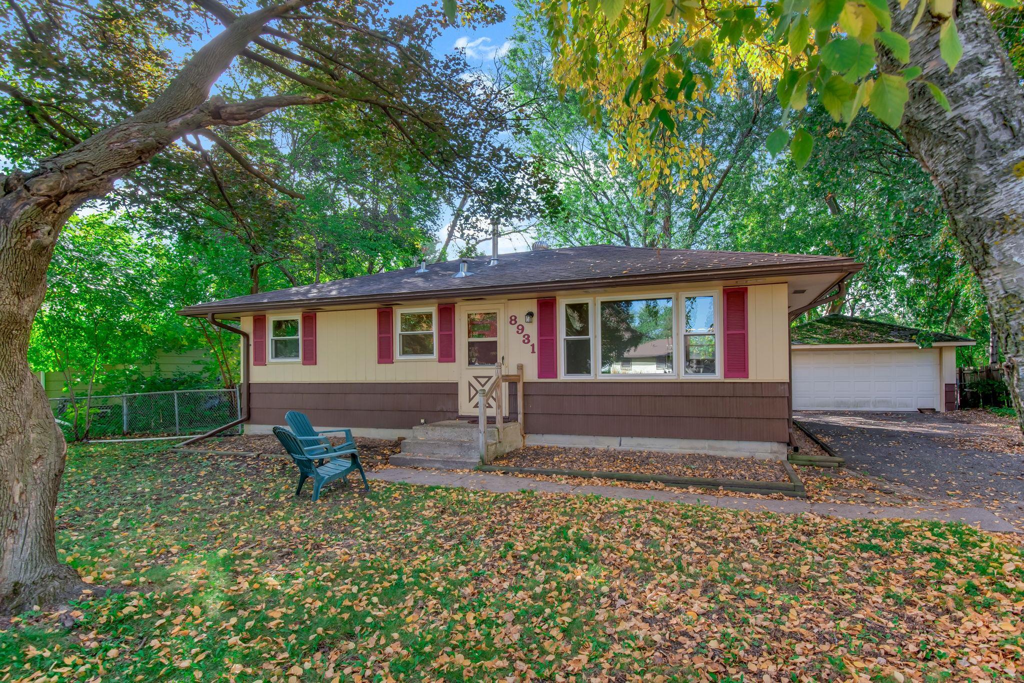 2-web-or-mls-8931-61st-Ave-N-02.jpg