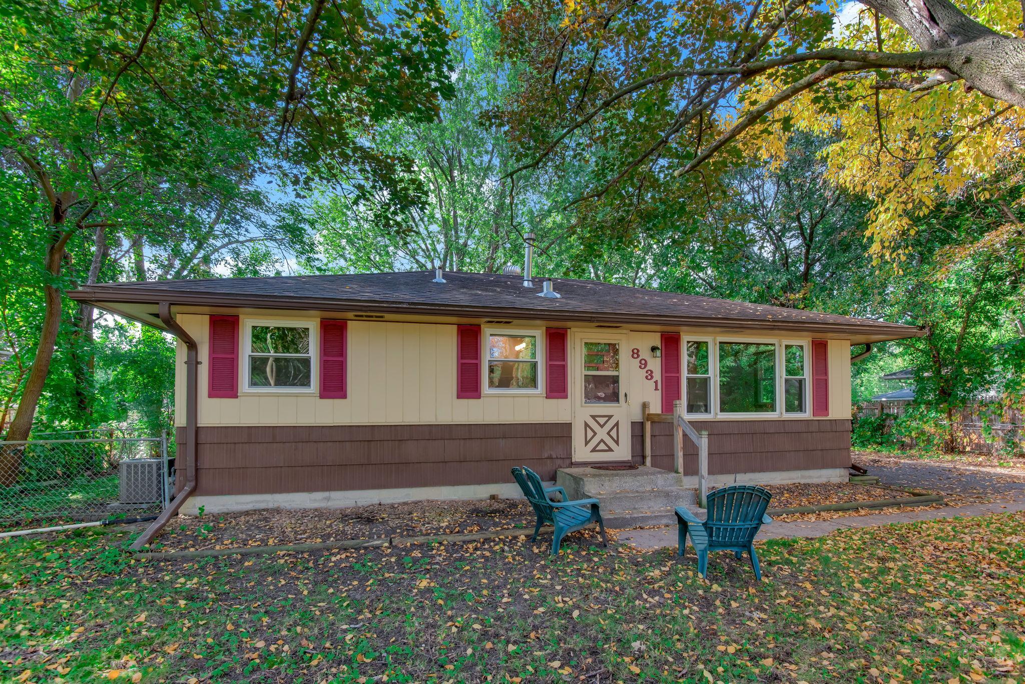 3-web-or-mls-8931-61st-Ave-N-03.jpg