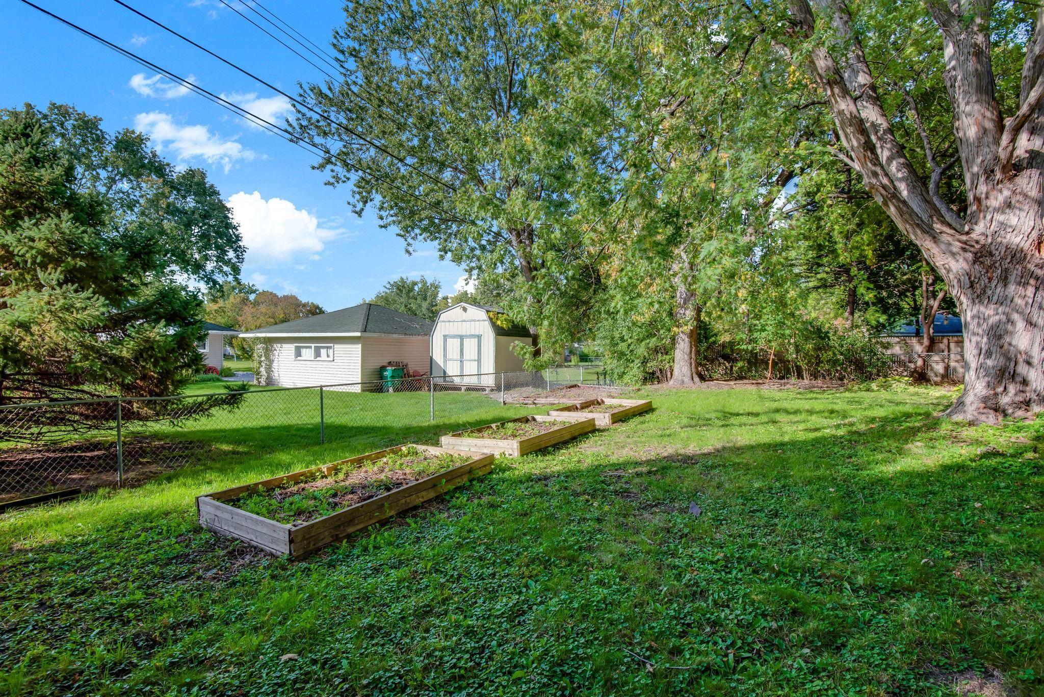 35-web-or-mls-8931-61st-Ave-N-35.jpg
