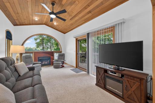 11140 Lake Pointe Drive, Chisago City, MN 55013