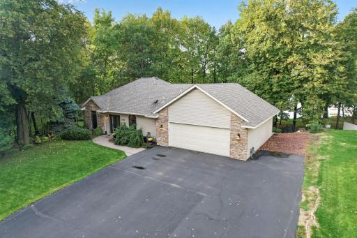 11140 Lake Pointe Drive, Chisago City, MN 55013