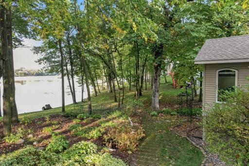 11140 Lake Pointe Drive, Chisago City, MN 55013