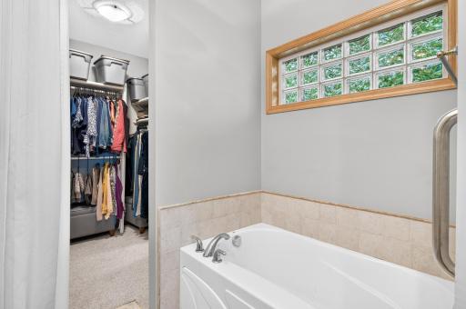 11140 Lake Pointe Drive, Chisago City, MN 55013