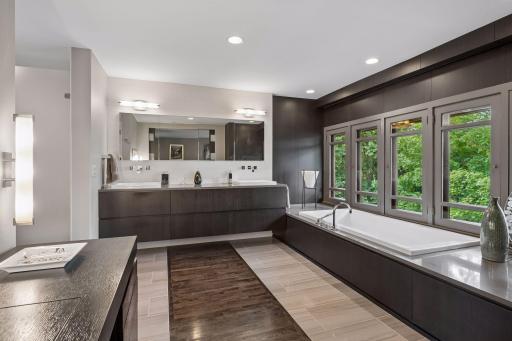 2409 E Lake Of The Isles Parkway, Minneapolis, MN 55405