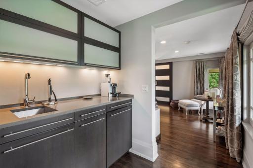 2409 E Lake Of The Isles Parkway, Minneapolis, MN 55405