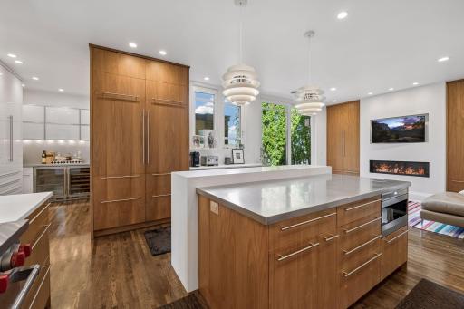 2409 E Lake Of The Isles Parkway, Minneapolis, MN 55405