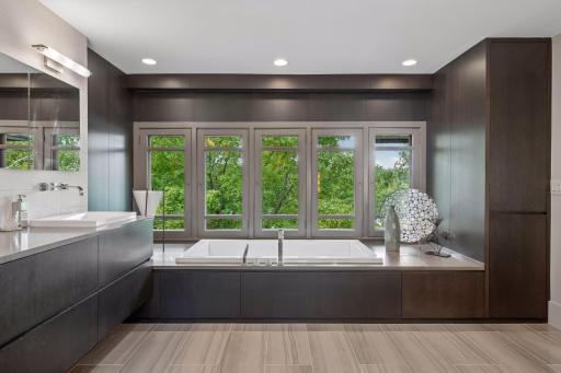 2409 E Lake Of The Isles Parkway, Minneapolis, MN 55405