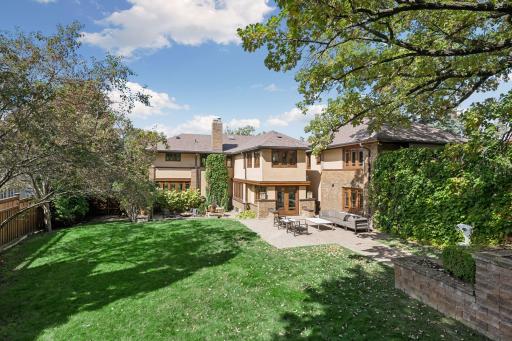 2409 E Lake Of The Isles Parkway, Minneapolis, MN 55405