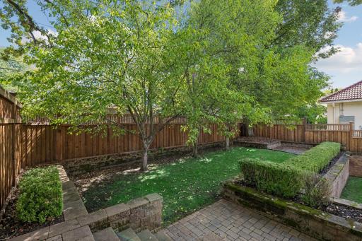 2409 E Lake Of The Isles Parkway, Minneapolis, MN 55405