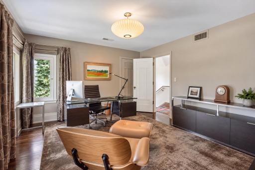 2409 E Lake Of The Isles Parkway, Minneapolis, MN 55405