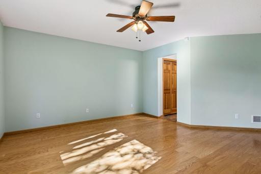 7658 Newbury Road, Woodbury, MN 55125