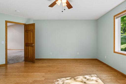 7658 Newbury Road, Woodbury, MN 55125