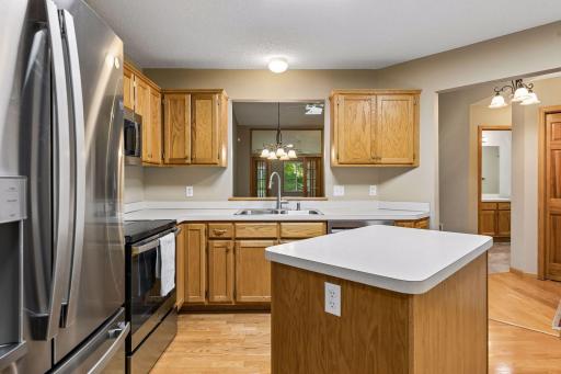 7658 Newbury Road, Woodbury, MN 55125