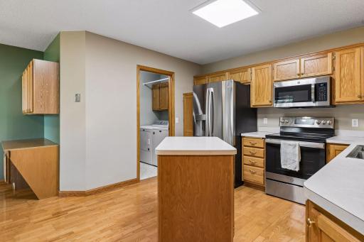 7658 Newbury Road, Woodbury, MN 55125