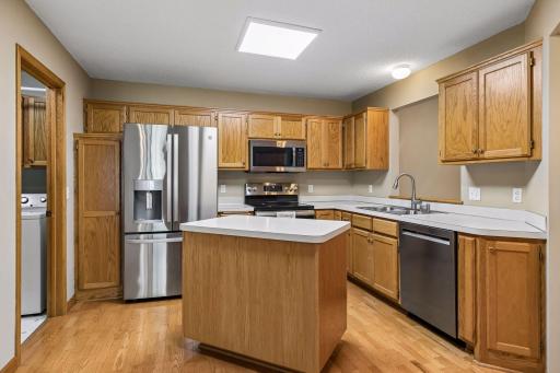 7658 Newbury Road, Woodbury, MN 55125