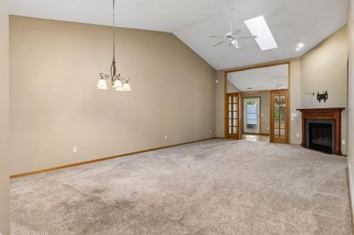 7658 Newbury Road, Woodbury, MN 55125