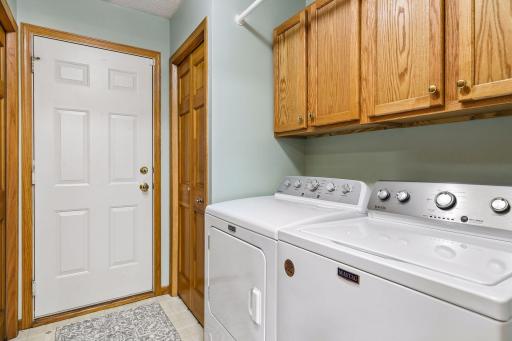 7658 Newbury Road, Woodbury, MN 55125