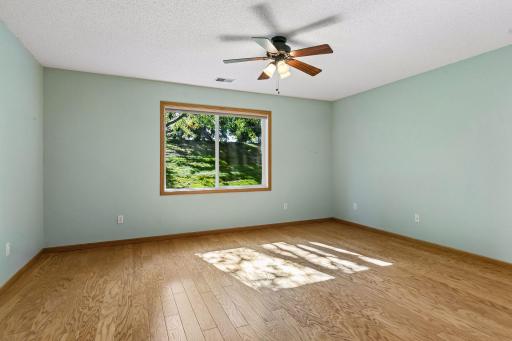 7658 Newbury Road, Woodbury, MN 55125