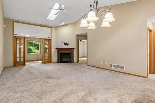 7658 Newbury Road, Woodbury, MN 55125