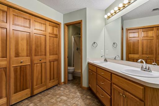 7658 Newbury Road, Woodbury, MN 55125