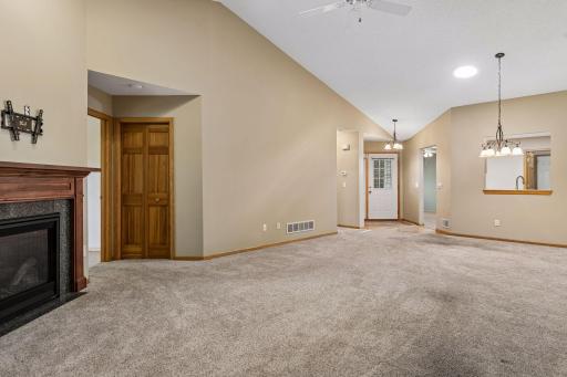 7658 Newbury Road, Woodbury, MN 55125
