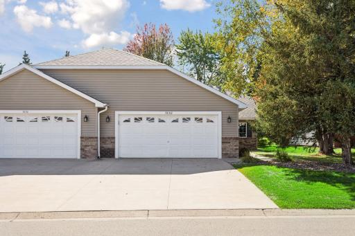 7658 Newbury Road, Woodbury, MN 55125