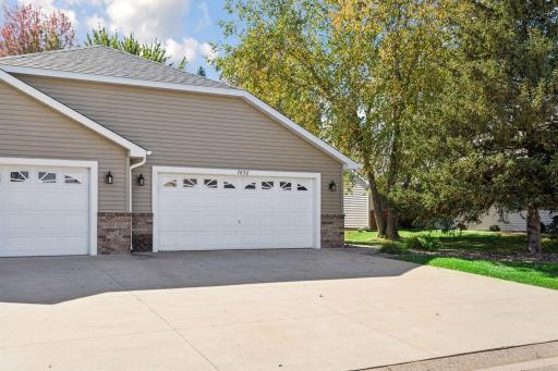 7658 Newbury Road, Woodbury, MN 55125