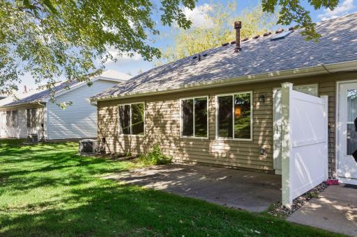 7658 Newbury Road, Woodbury, MN 55125